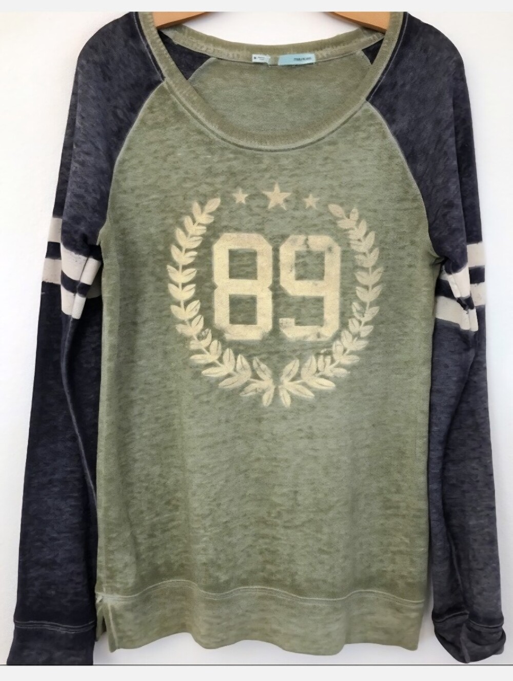 MAURICES Jersey Front Graphic Long Sleeve Tee Women's Medium M Raglan Colorblock